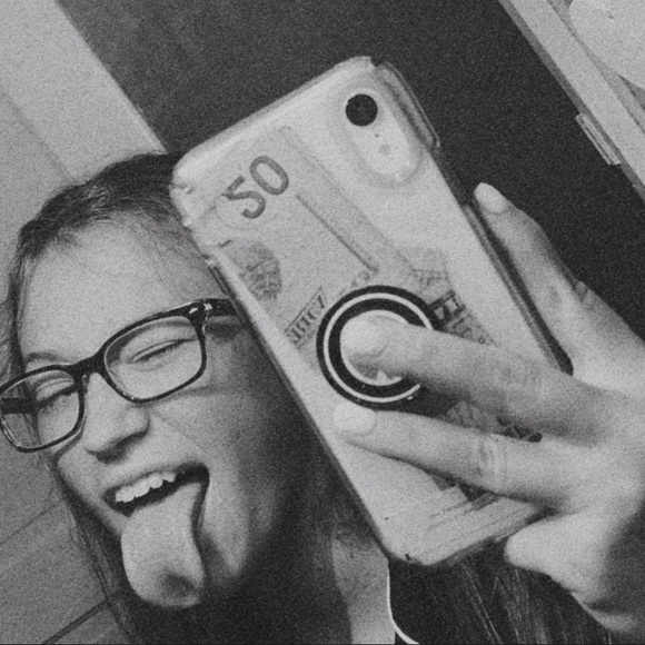 Meet your Posher, Brooklynn - Picture 2 of 4